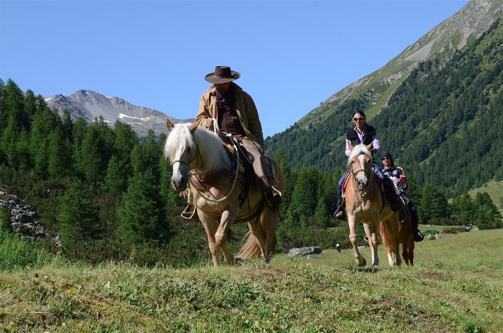 La Tresenda Hotel And Mountain Farm Livigno Buitenkant foto